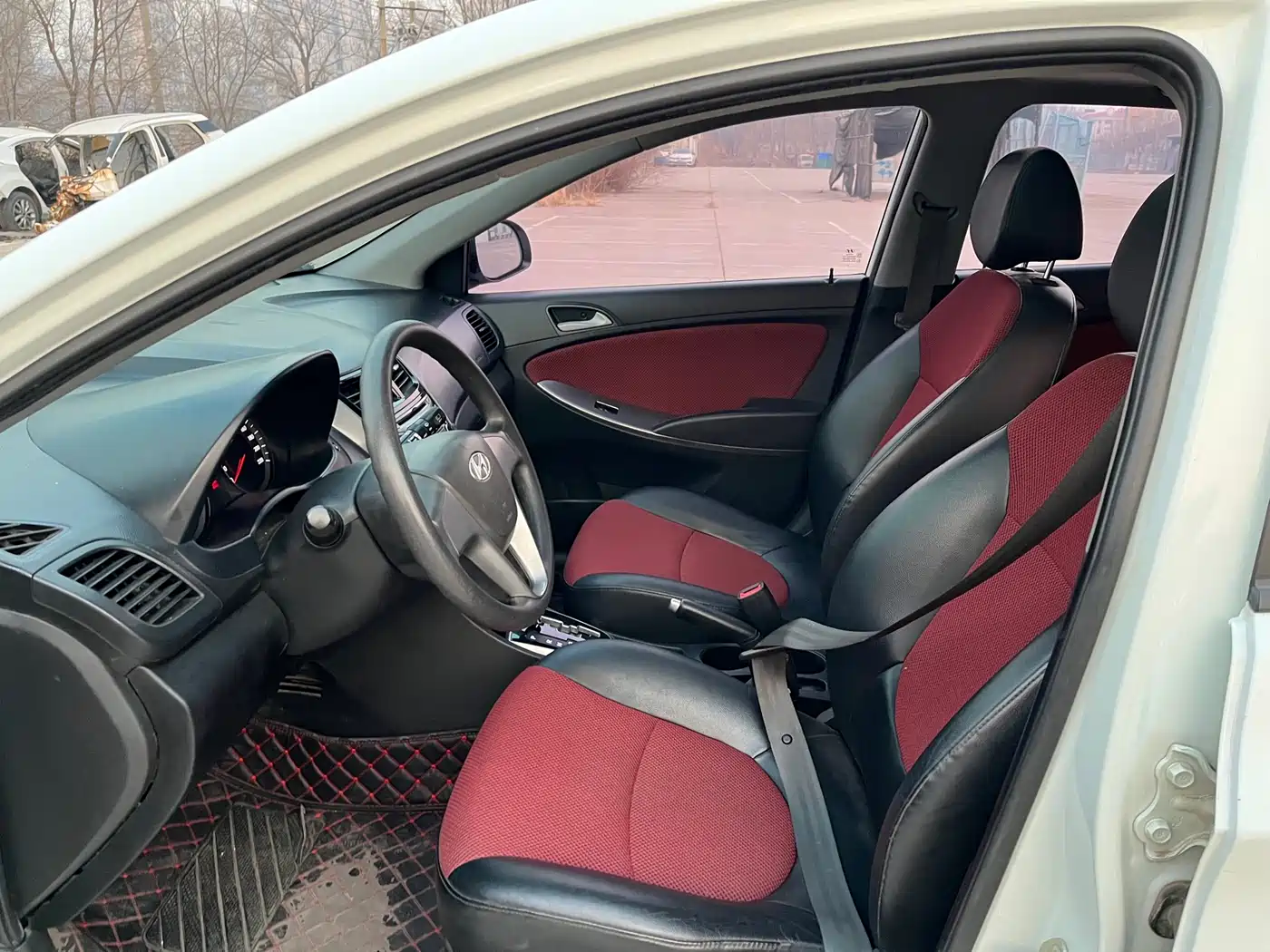 Hyundai Reina 2014 Model 1.4L Automatic GLX фото 4