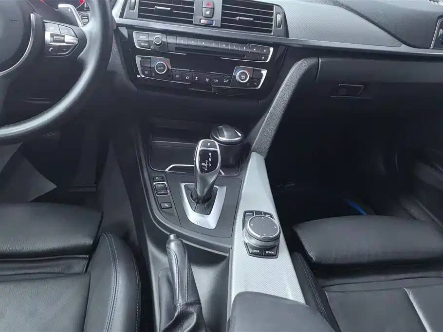BMW 3 Series 2018 320i M Sport Black Night Edition фото 16