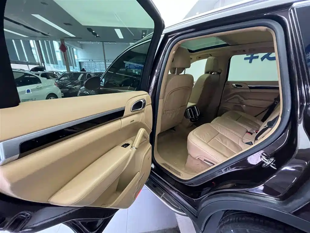 Porsche Cayenne 2011 Cayenne 3.0T фото 23