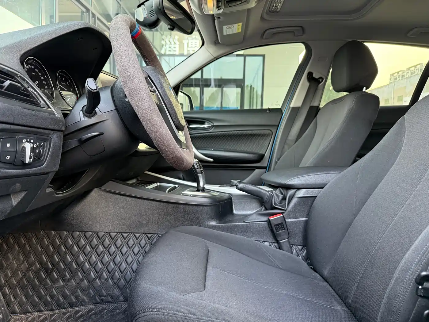 BMW 1 Series (Import) 2018 118i Leading фото 4