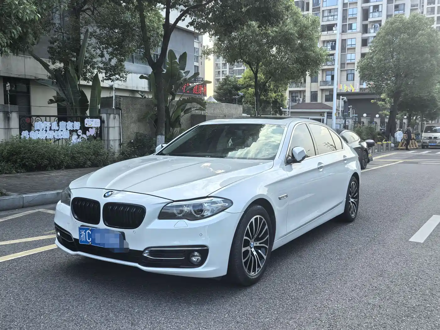 BMW 5 Series 2014 525Li Luxury Design Package