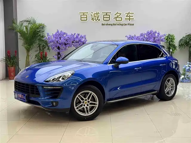 PORSCHE MACAN