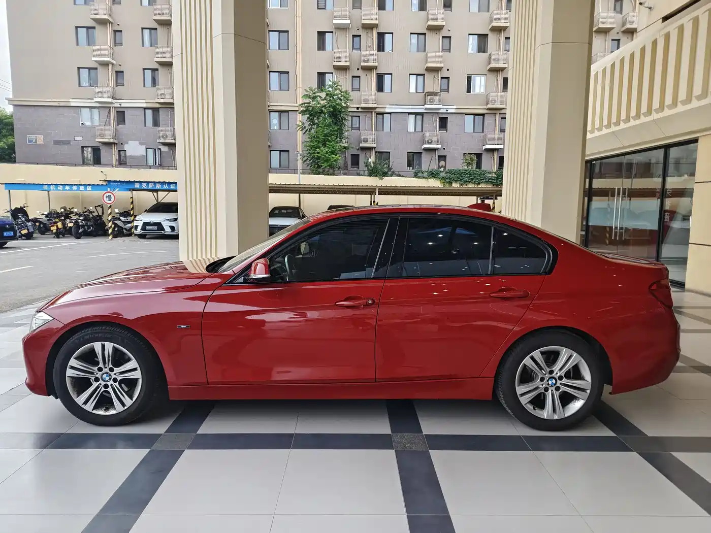 BMW 3 Series (Import) 2013 Facelift 320i Sport Design Package фото 3