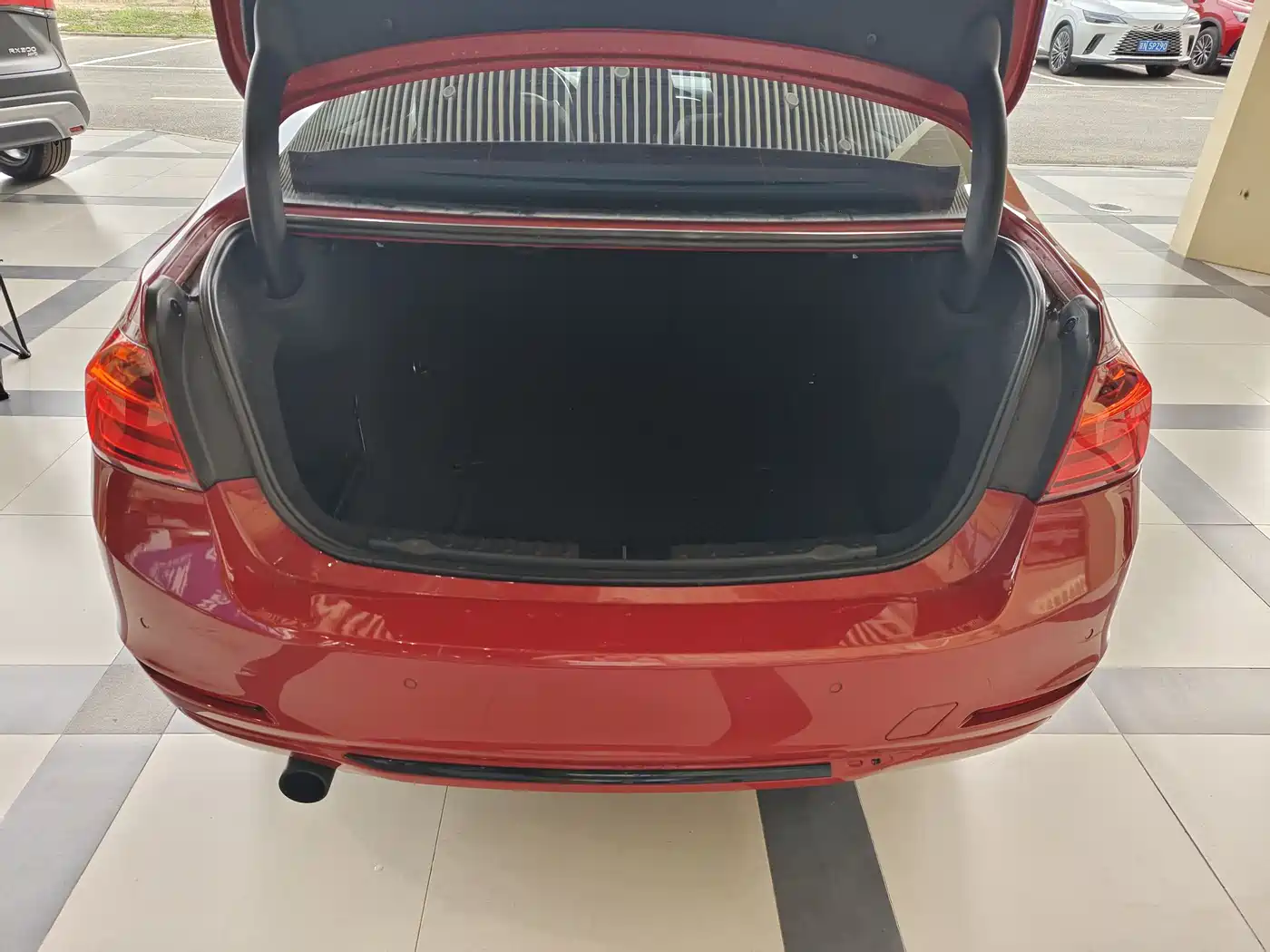 BMW 3 Series (Import) 2013 Facelift 320i Sport Design Package фото 6