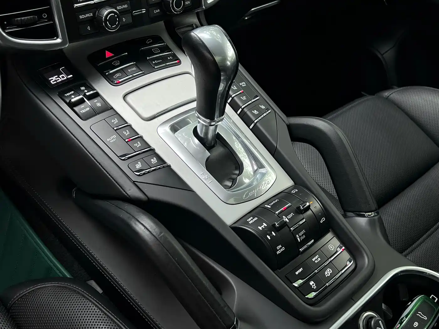 Porsche Cayenne 2015 Cayenne GTS 3.6T фото 11