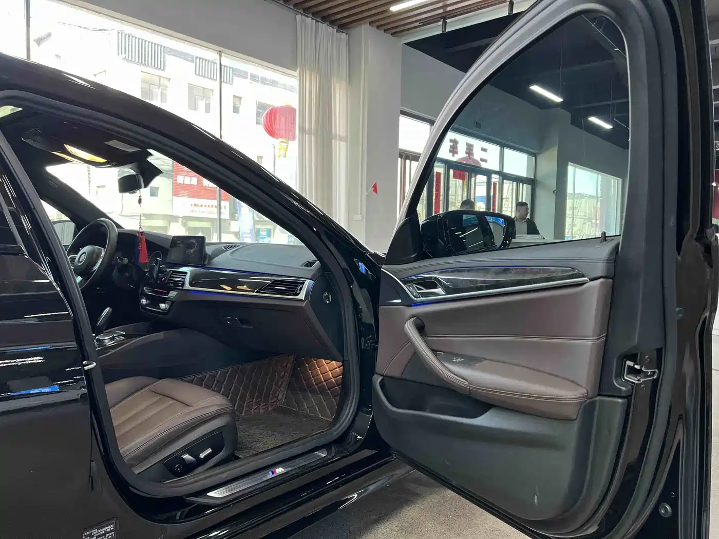 BMW 5 Series 2019 525Li M Sport Package фото 10