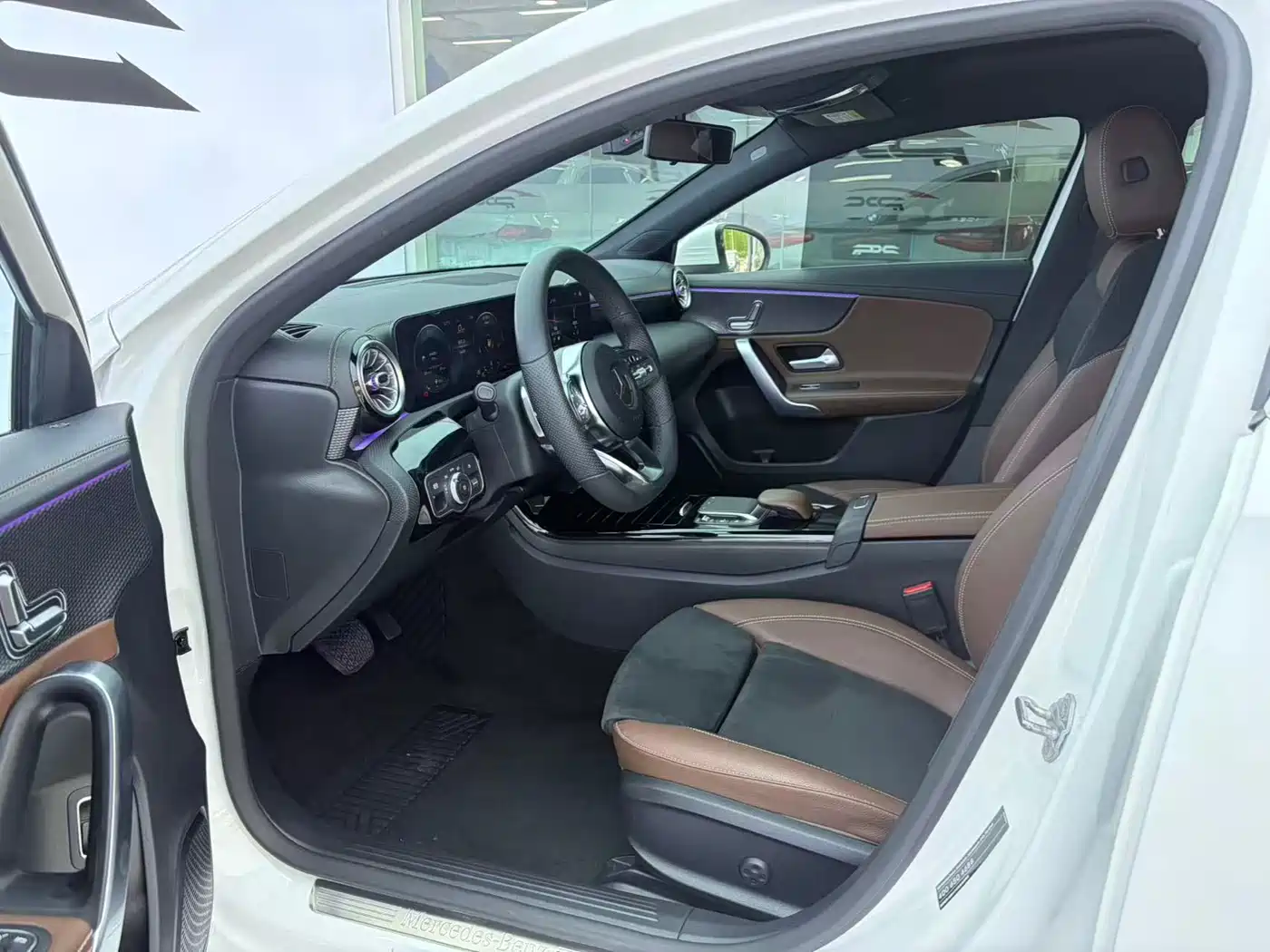 Mercedes-Benz A-Class 2021 A 200 L Sport Sedan Fashion Edition фото 6