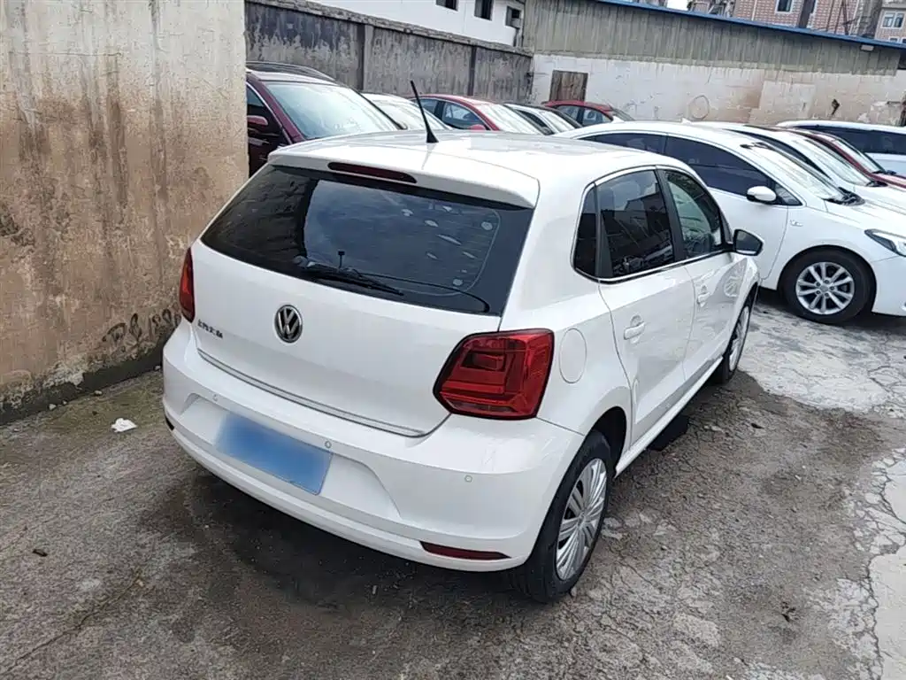 Volkswagen Polo 2016 1.6L Automatic Comfort фото 7