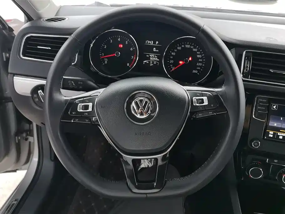 Volkswagen Sagitar 2017 1.6L Automatic Comfort фото 15