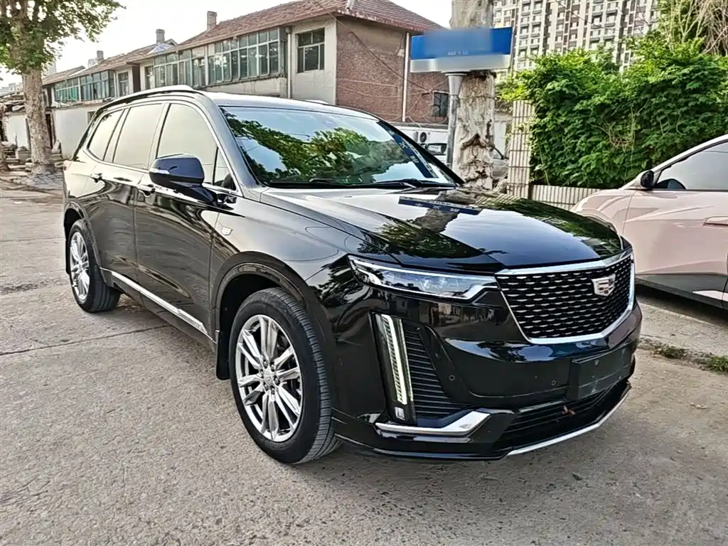 CADILLAC XT6