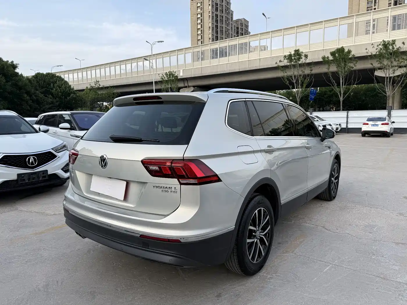 Volkswagen Tiguan L 2017 330TSI Automatic 2WD Luxury Edition фото 11