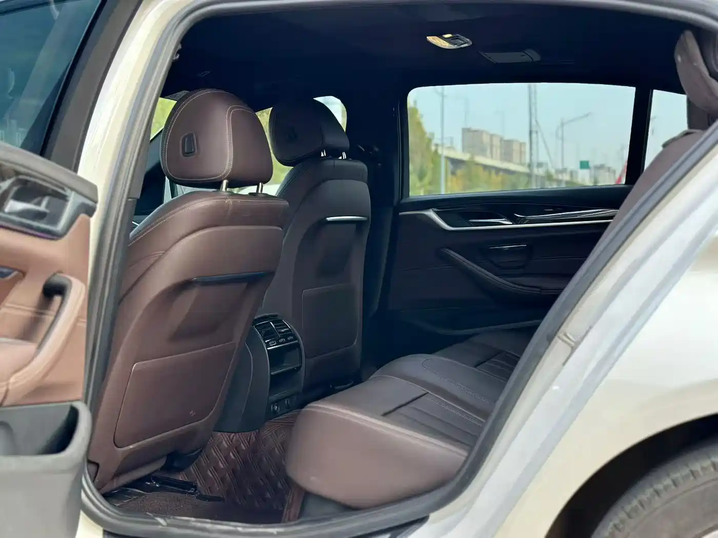 BMW 5 Series 2019 525Li M Sport Package фото 4