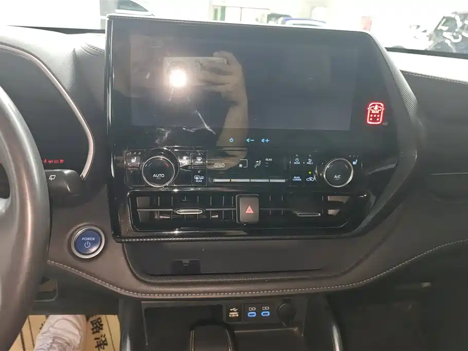 Toyota Crown Kluger 2022 2.5L HEV 4WD Premium Edition фото 13