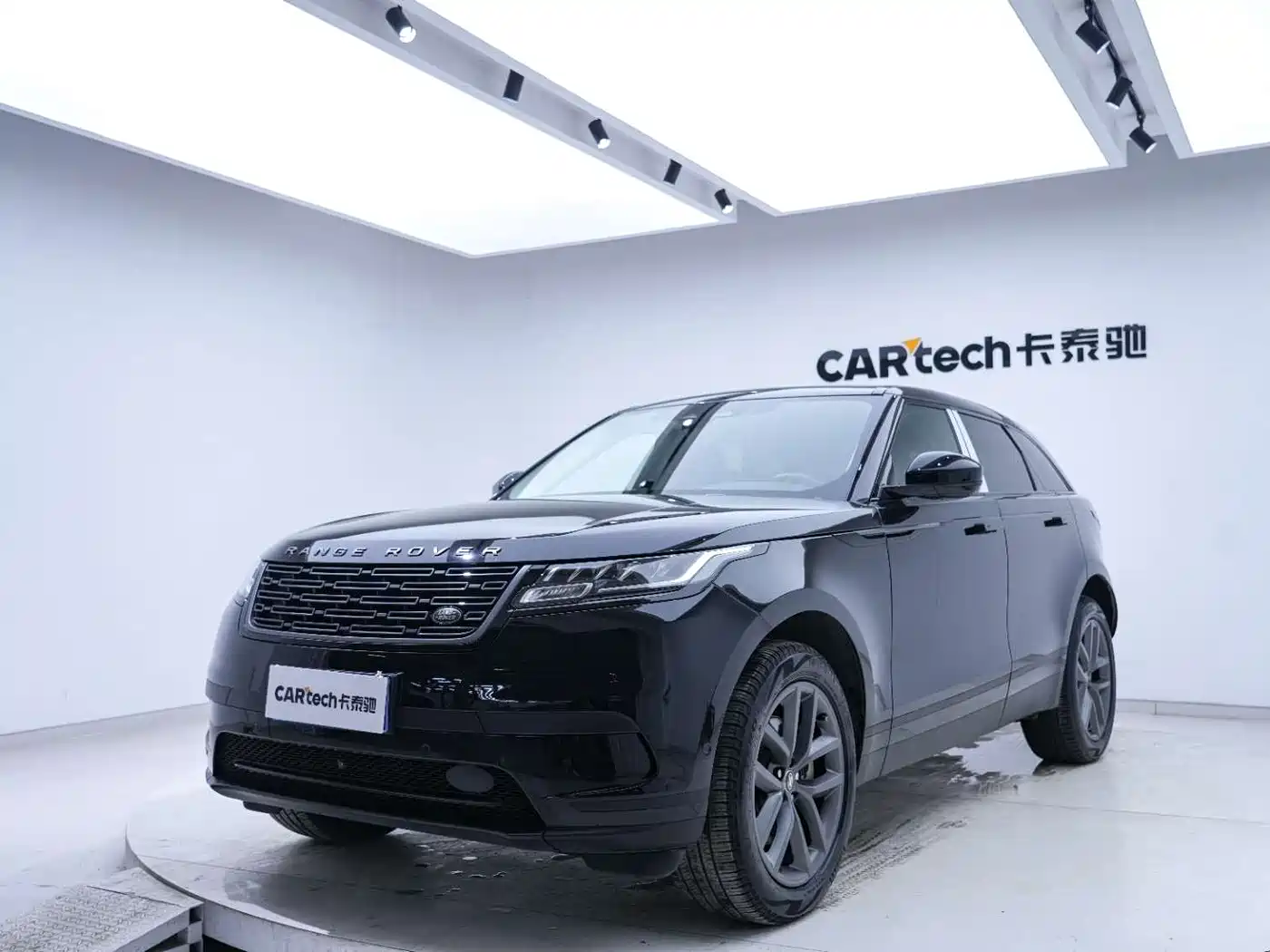Land Rover Range Rover Velar 2024 S фото 8