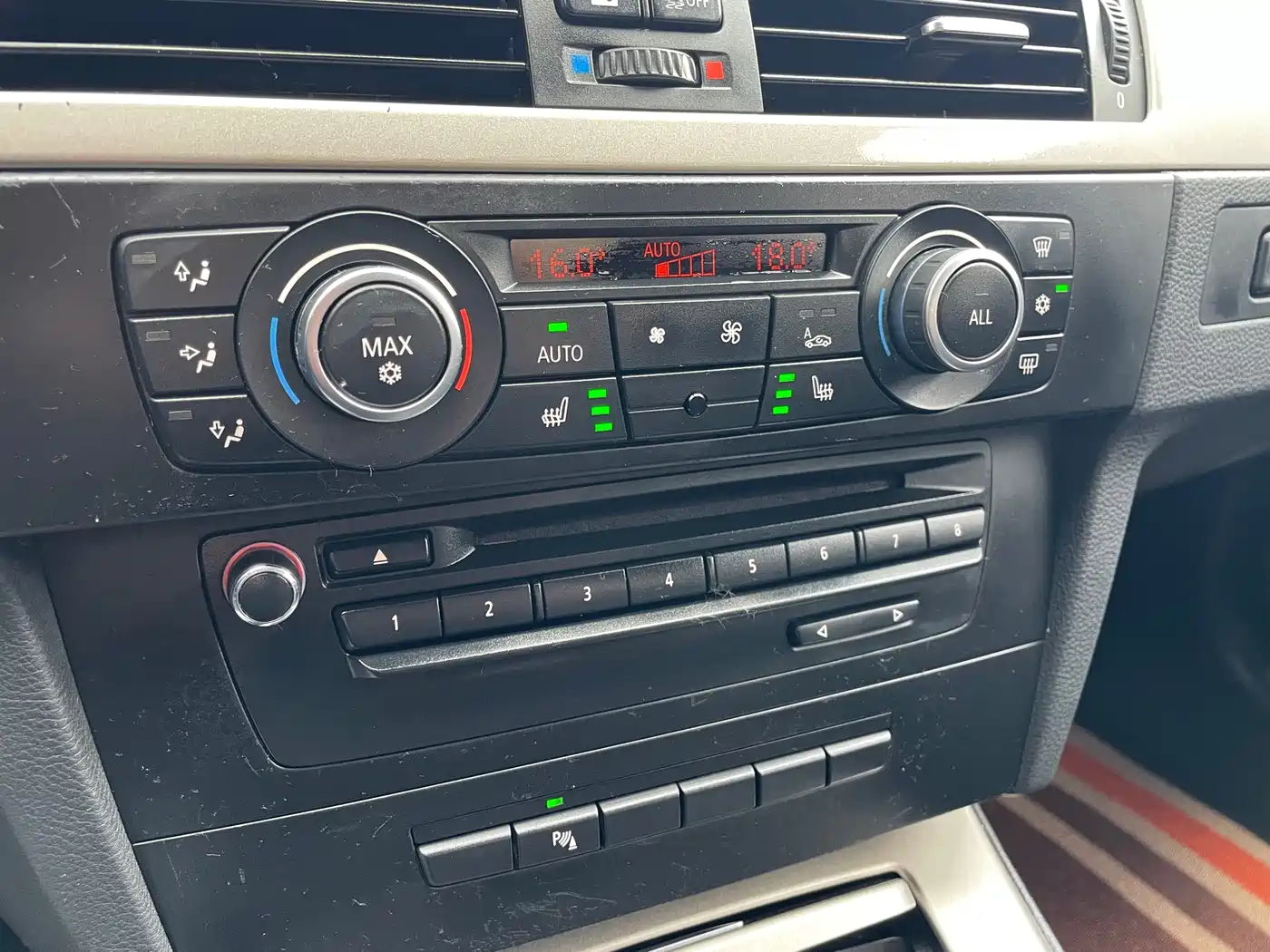 BMW 3 Series 2012 320i Luxury фото 10