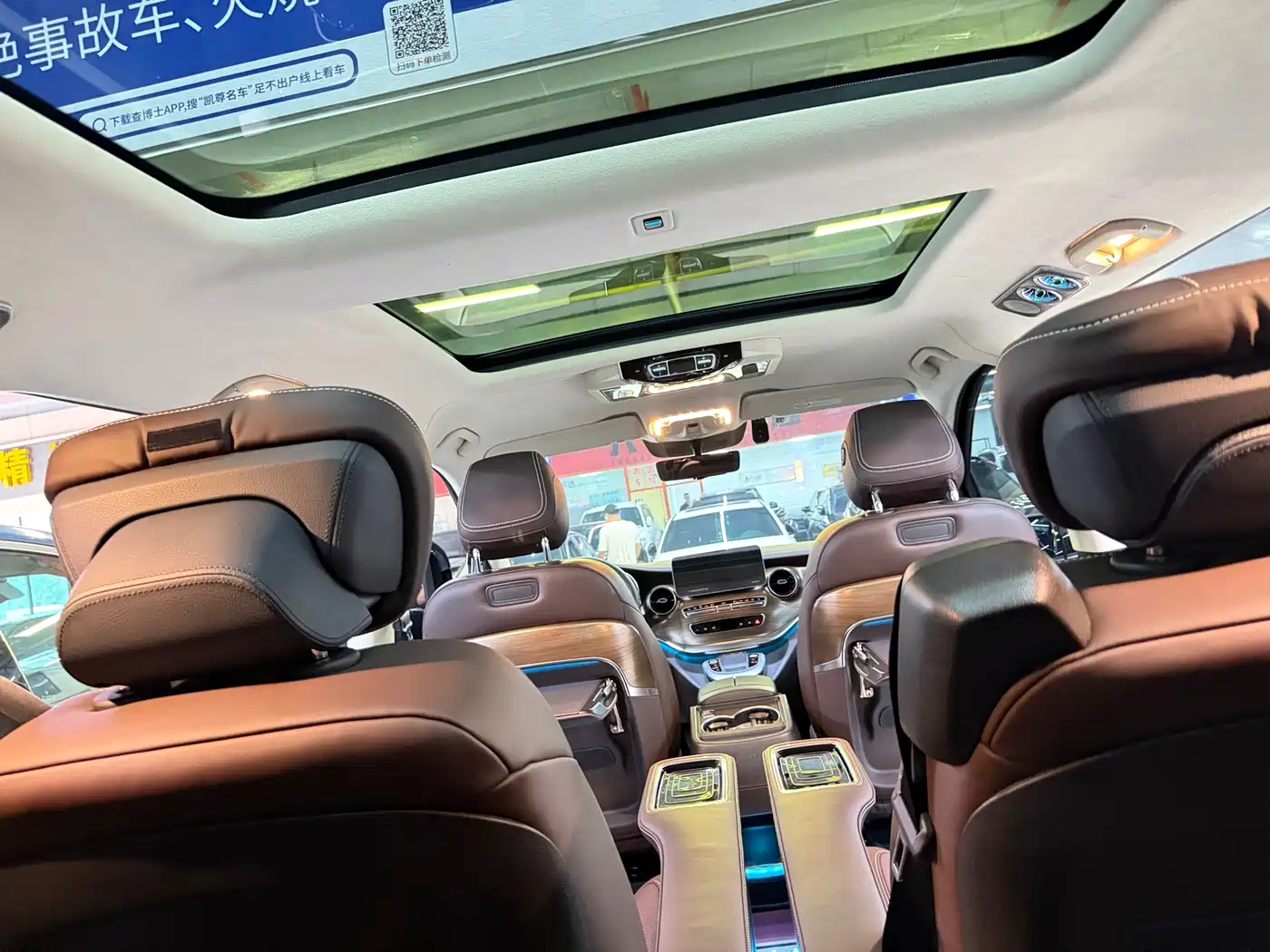 Mercedes-Benz V-Class 2022 V 260 L Long Wheelbase Luxury Edition фото 9