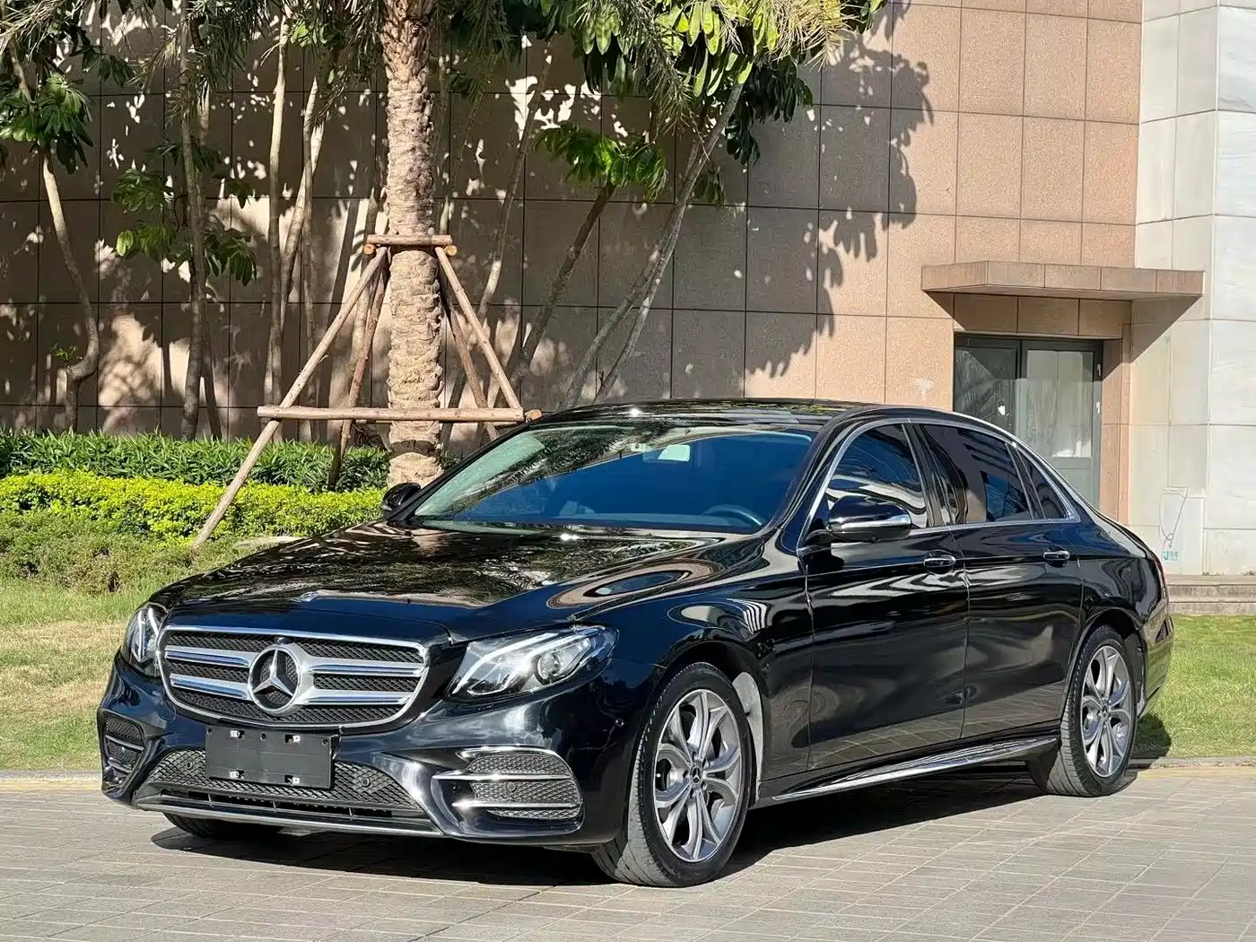 Mercedes-Benz E-Class 2020 E 300 L Sport Fashion Model