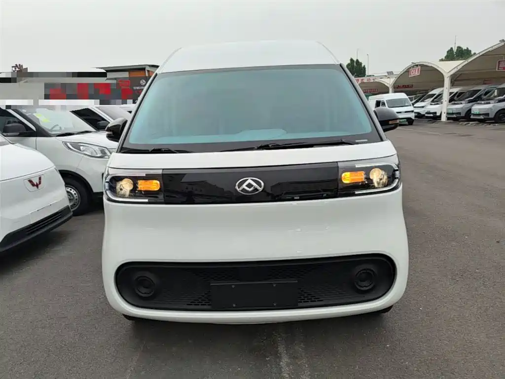 SAIC Maxus Dana V1 2023 Model V1 Short Wheelbase High Roof (43kWh) фото 3