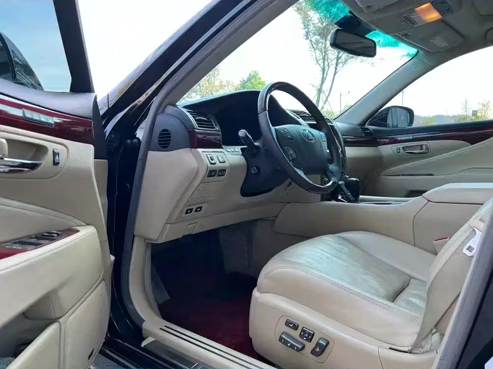 Lexus LS 2006 460L Premium Edition фото 8