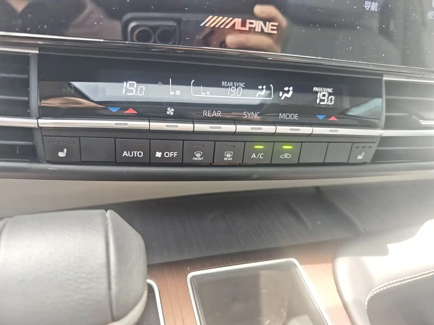 Toyota Sienna 2024 2.5L Hybrid Luxury Edition фото 19