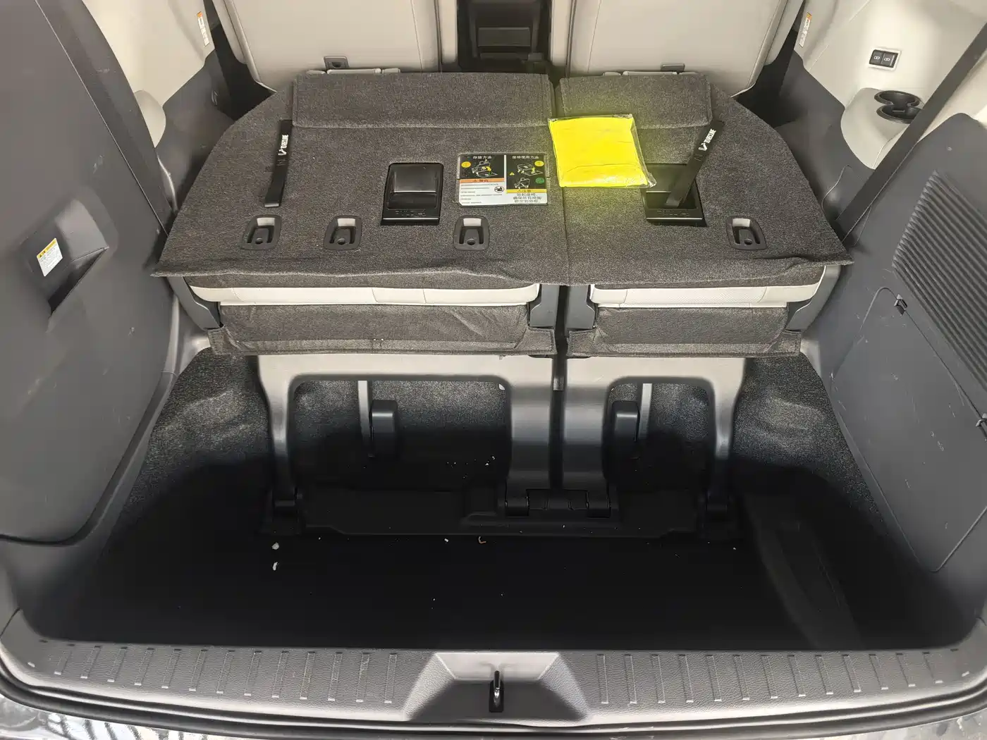 Toyota Sienna 2024 2.5L Hybrid Luxury Edition фото 9
