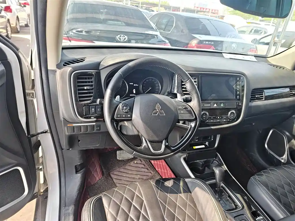 MITSUBISHI OUTLANDER