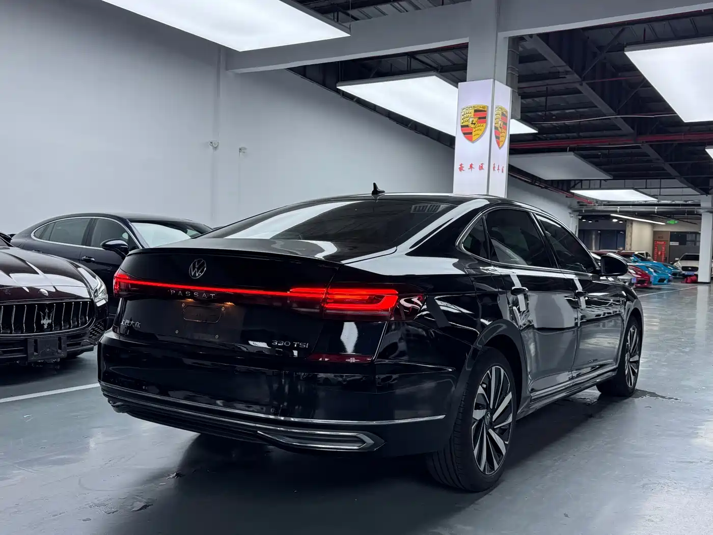 Volkswagen Passat 2023 330TSI Elite Edition фото 18