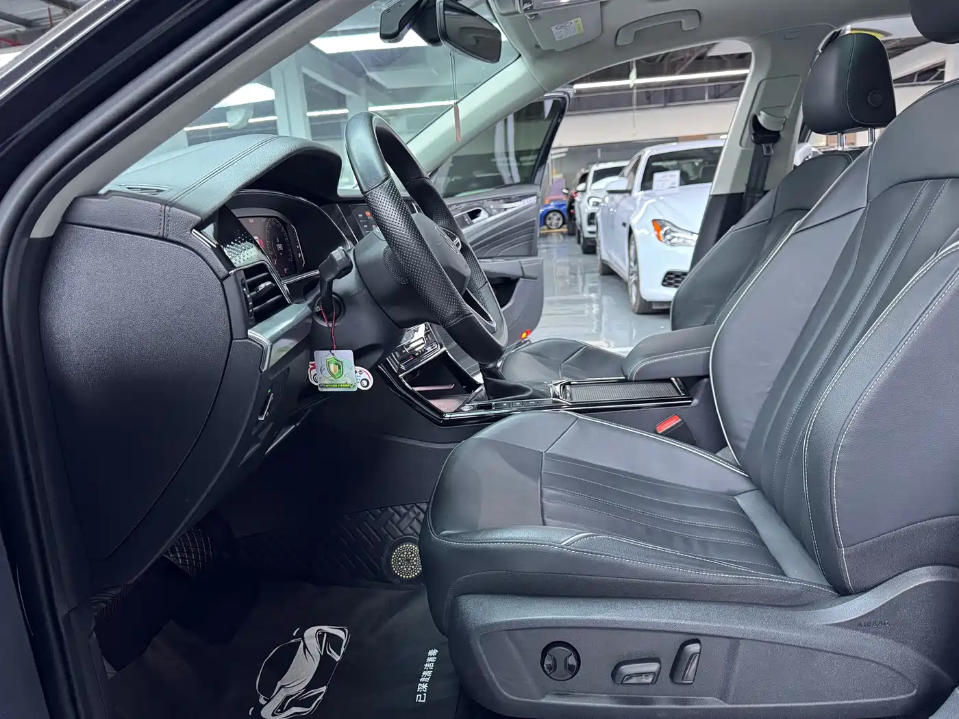 Volkswagen Passat 2023 330TSI Elite Edition фото 4