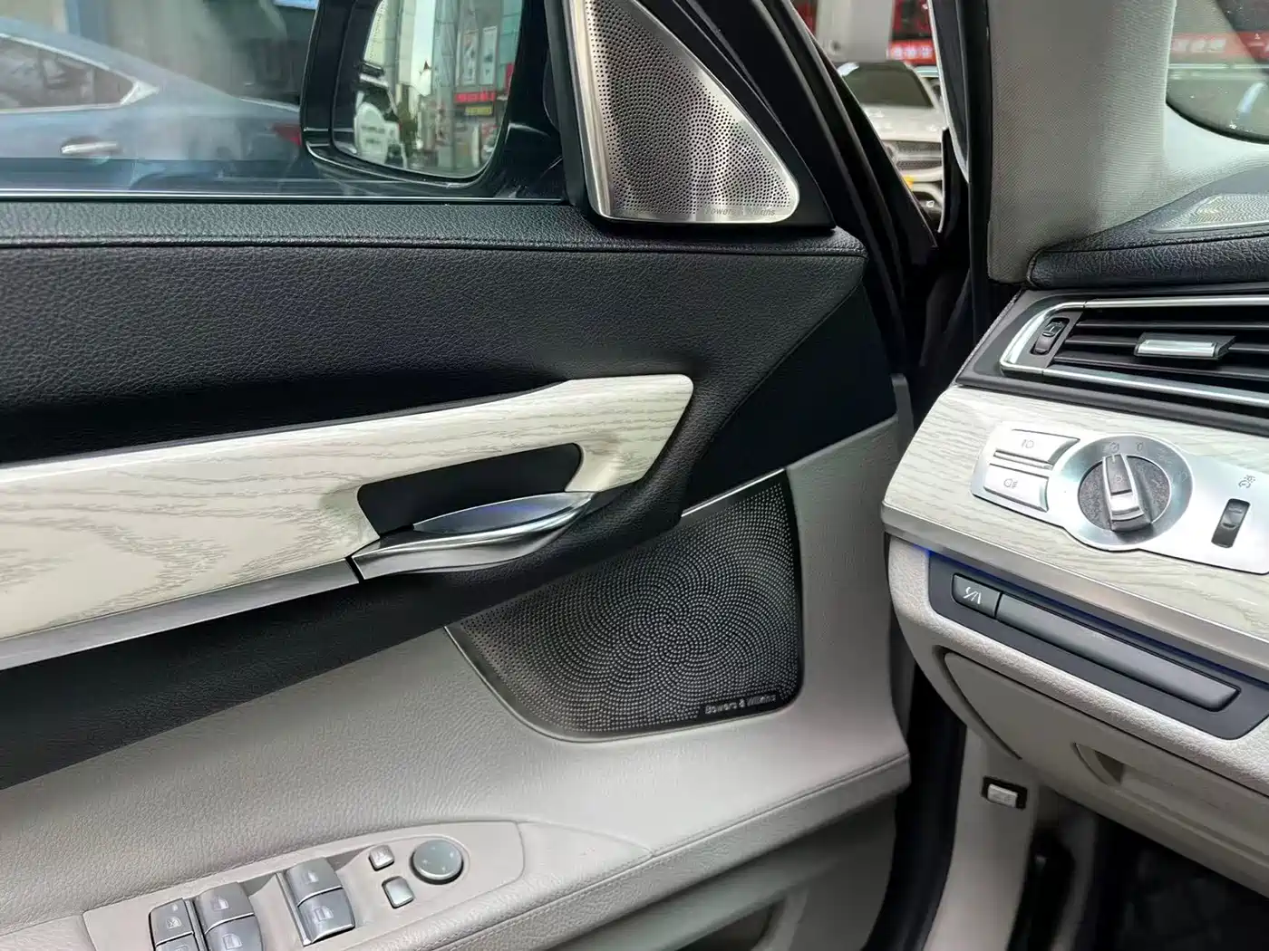 BMW 7 Series 2009 740Li Luxury фото 16