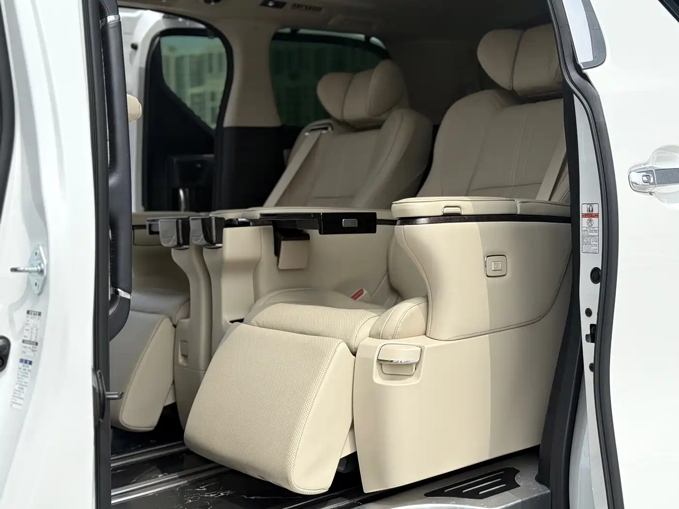 Toyota Alphard 2021 Hybrid 2.5L Ultimate фото 5