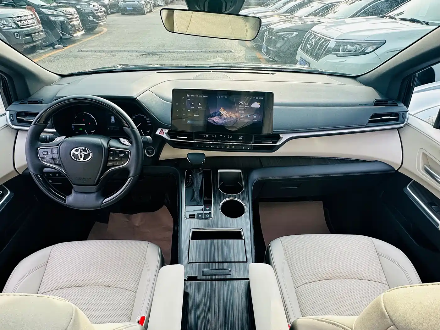 Toyota Sienna 2024 2.5L Hybrid 4WD Premium Edition фото 21