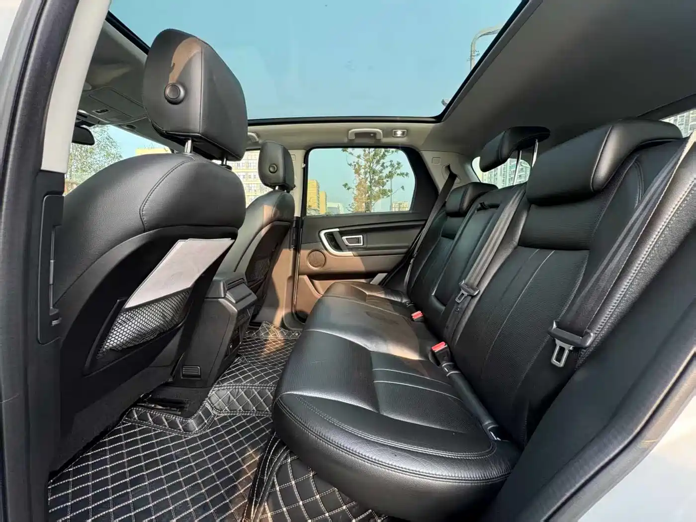 Land Rover Discovery Sport 2018 240PS SE Edition фото 11
