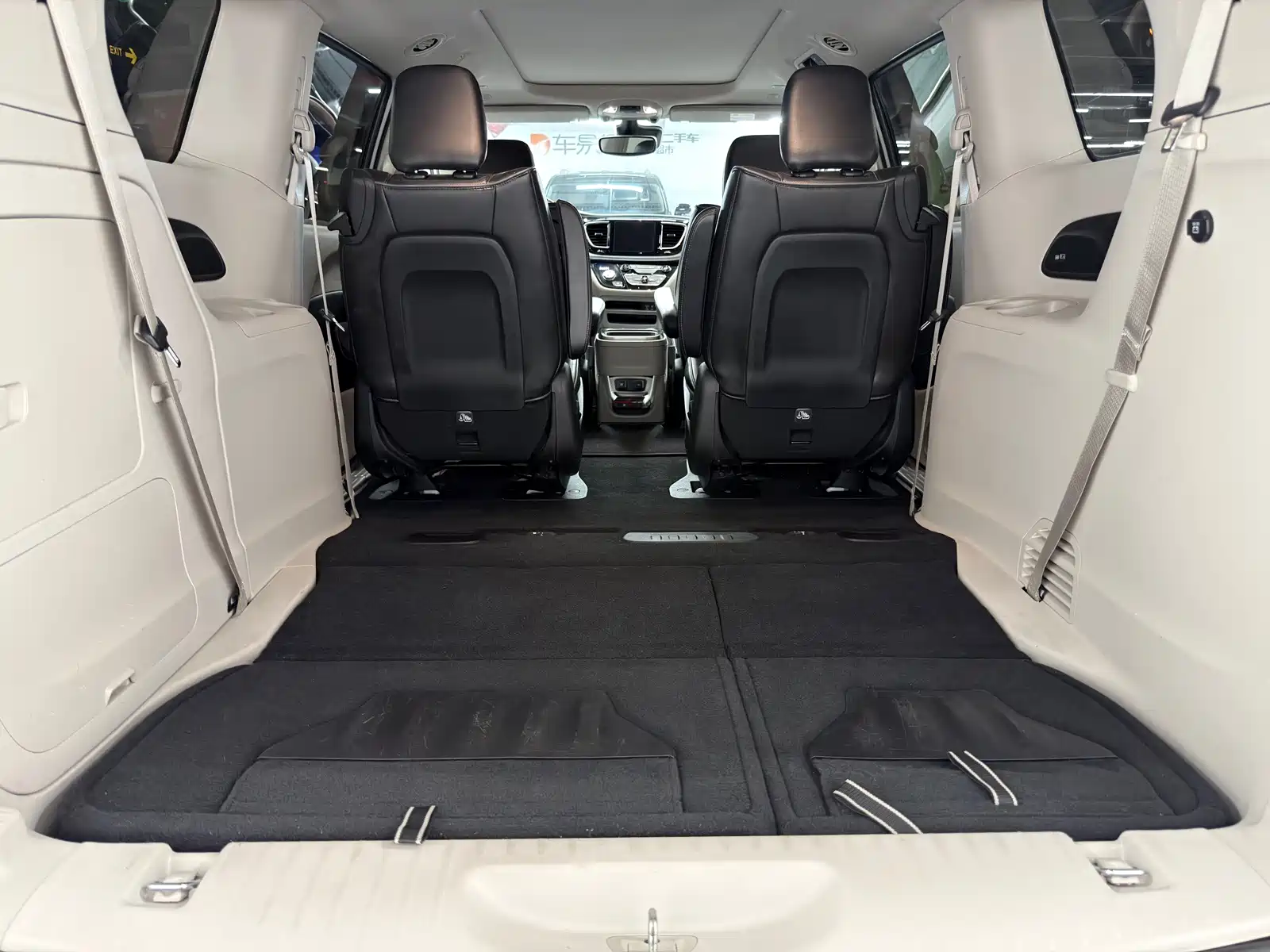 Фото 16 - Chrysler Pacifica PHEV