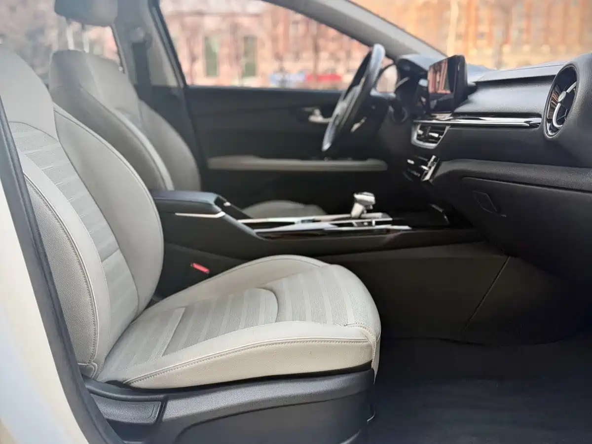Kia K3 2023 Model 1.5L CVT Luxury Edition фото 13