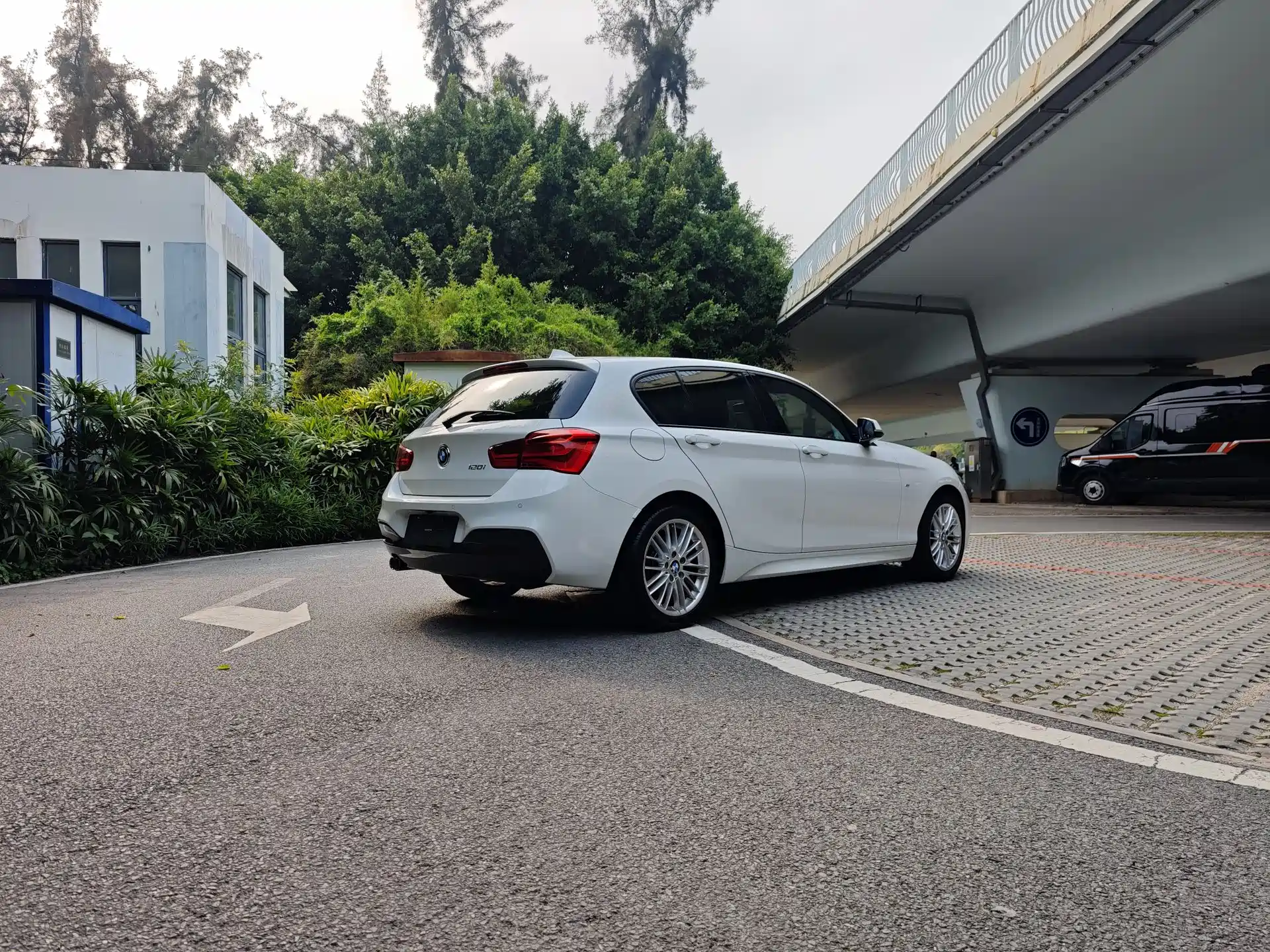 Photo 5 - BMW 1 Series (Import)