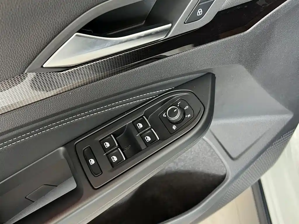 Volkswagen Golf 2023 Model 280TSI DSG R-Line фото 7