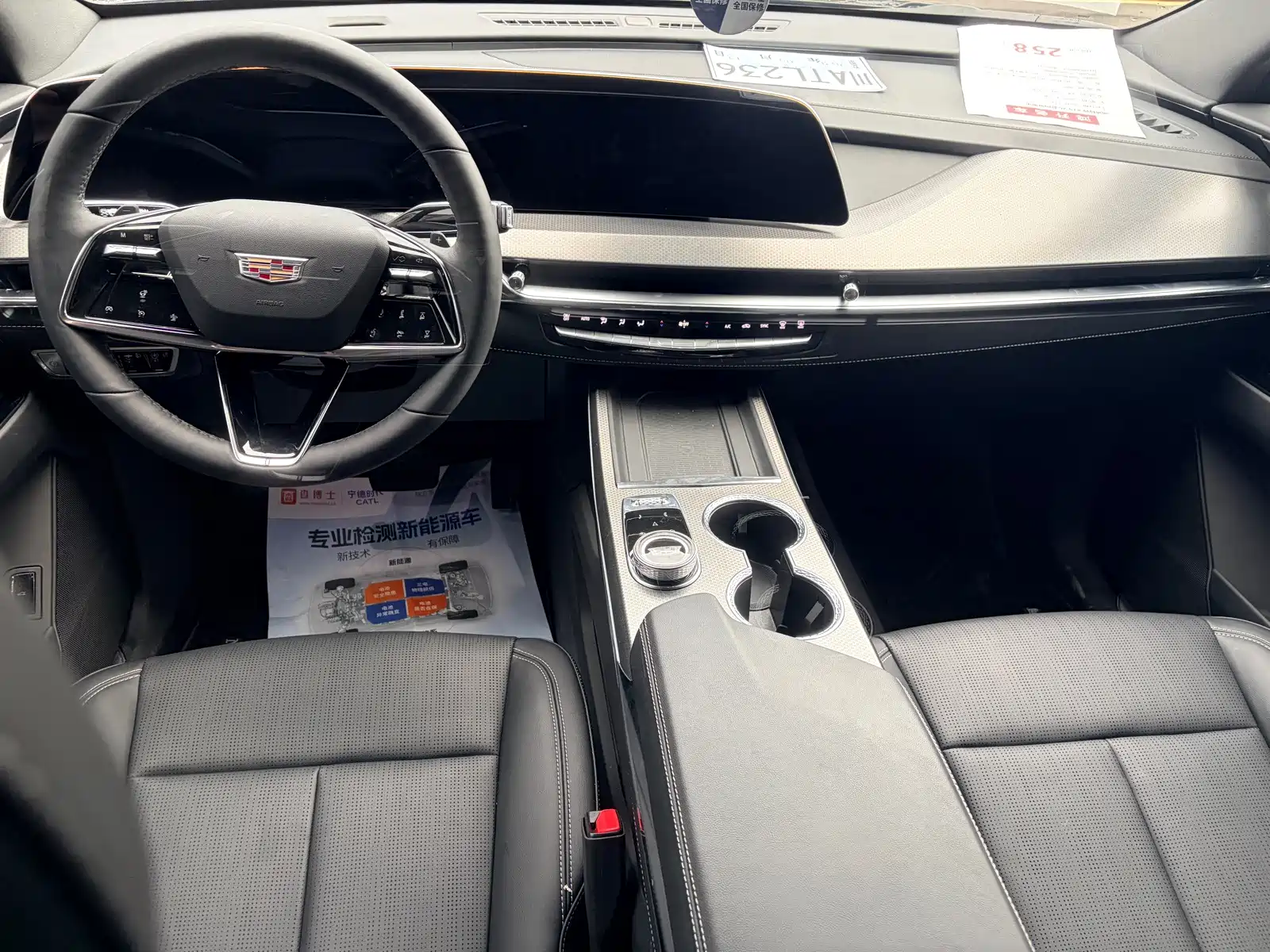 Фото 8 - Cadillac XT5
