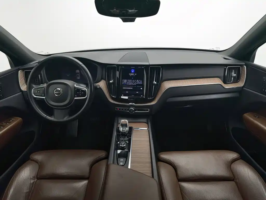 Photo 5 - Volvo XC60 Plug-in Hybrid
