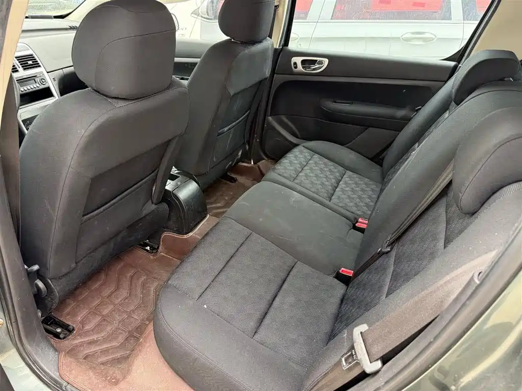 Peugeot 307 2010 Model Hatchback 1.6L Automatic Luxury Edition фото 5