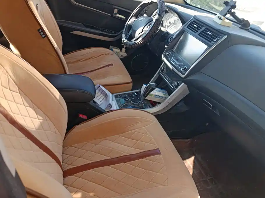 Landwind X5 2016 2016 Plus 1.5T CVT Innovation Edition