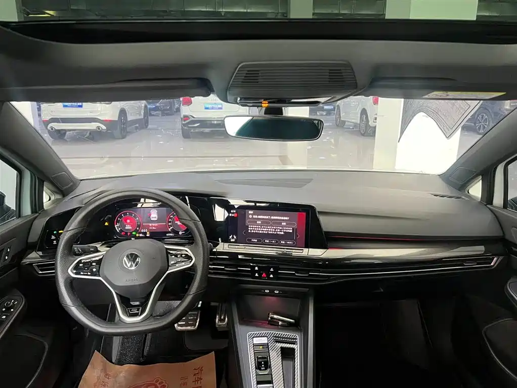 Volkswagen Golf 2023 Model 280TSI DSG R-Line фото 17