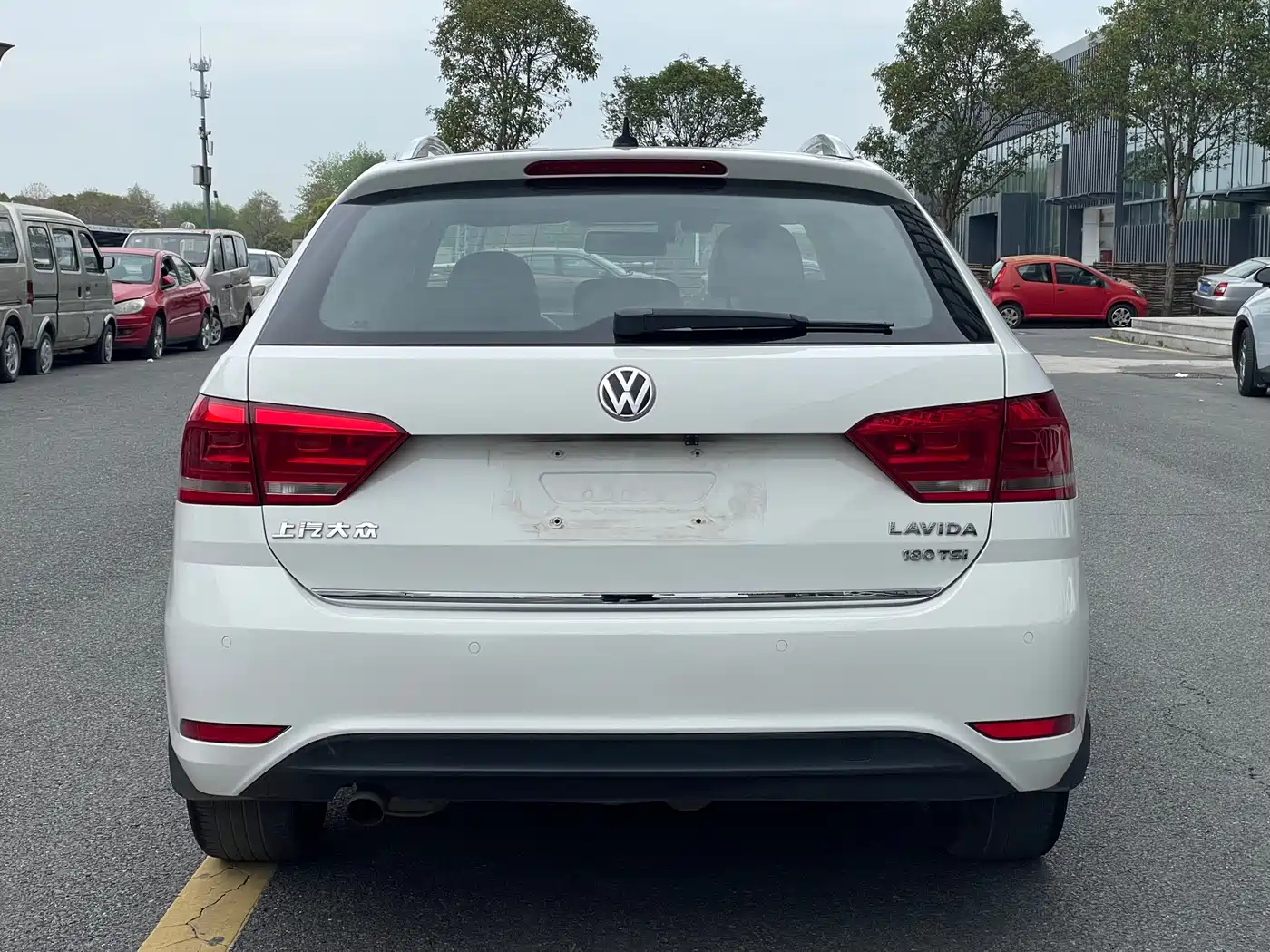 Volkswagen Lavida Tour 2017 180TSI DSG Comfort Edition фото 15