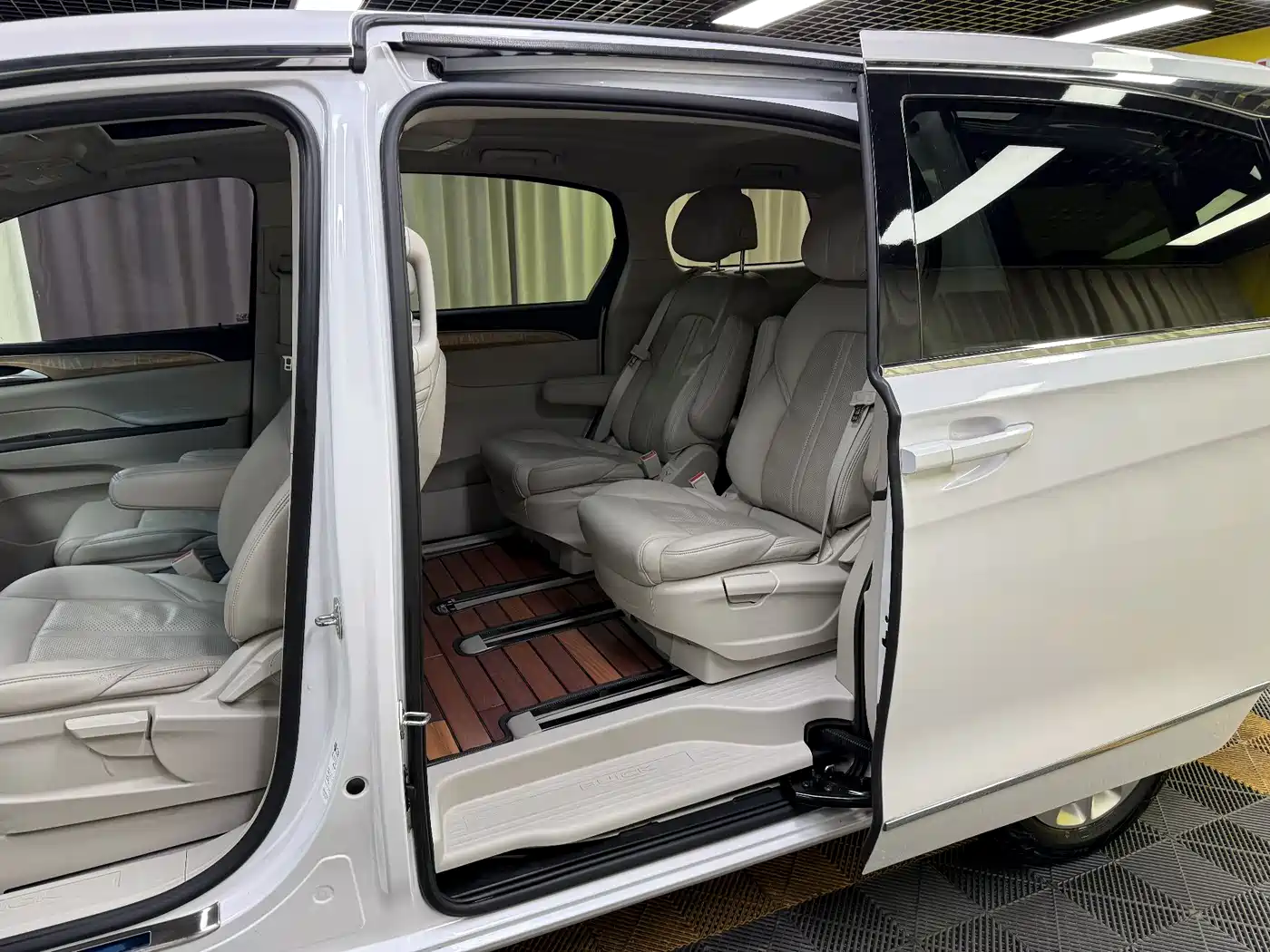 Buick GL8 2017 ES 28T Comfort Type China V фото 10