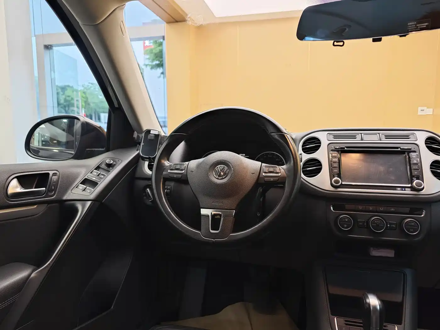 Volkswagen Tiguan 2015 1.8TSI Automatic 2WD Comfortline фото 15