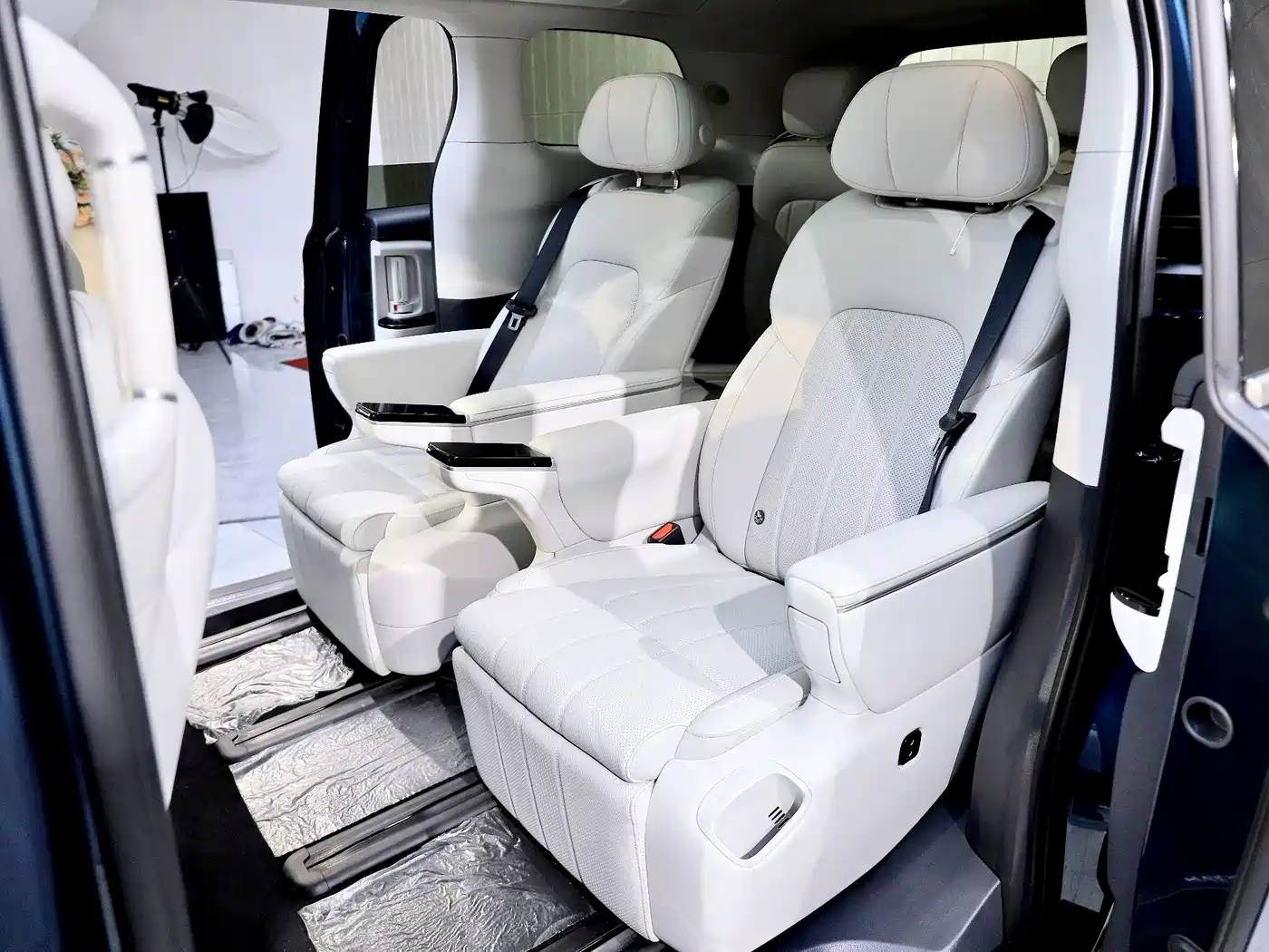 Voyah Auto Voyah Dreamer 2025 PHEV AWD Flagship Kunpeng Edition фото 14