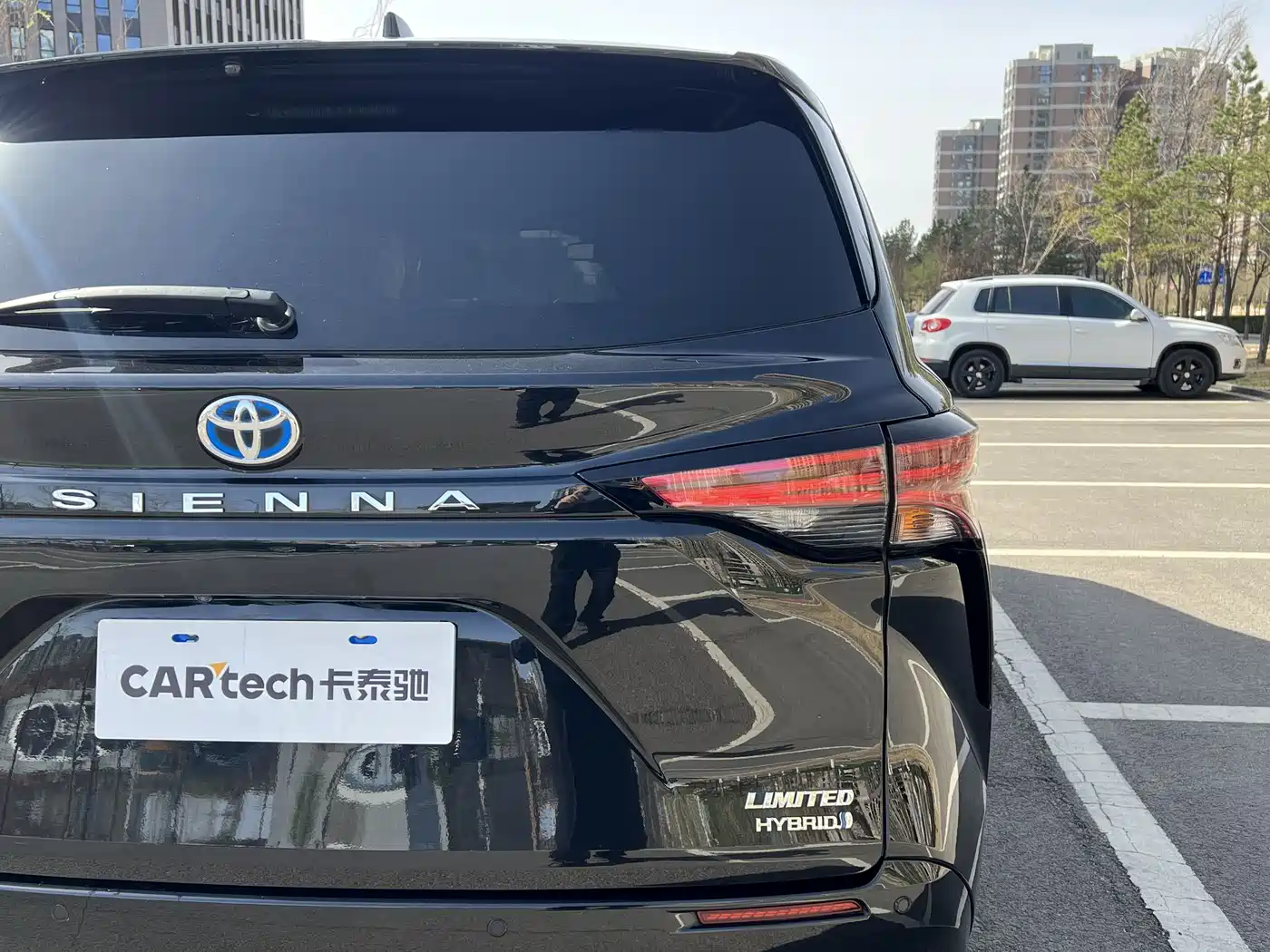 Toyota Sienna 2021 2.5L Hybrid Premium Edition фото 8