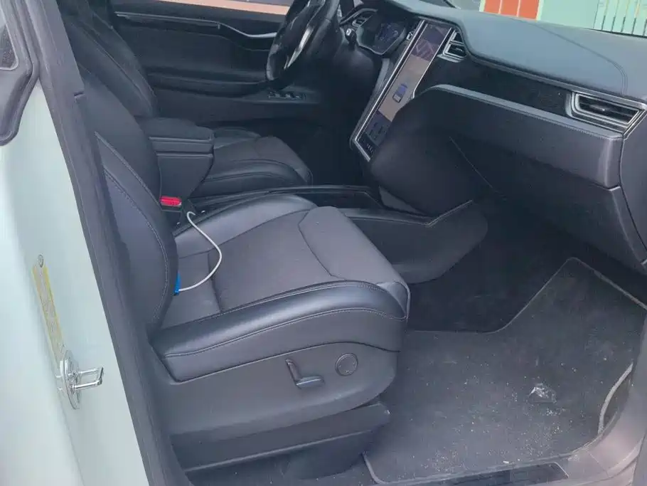 Фото 8 - Tesla Model X