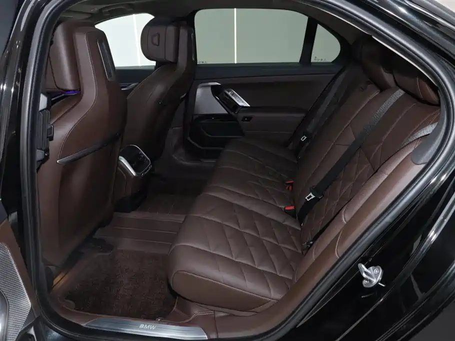 BMW 7 Series 2023 Model 735Li Luxury Package фото 22