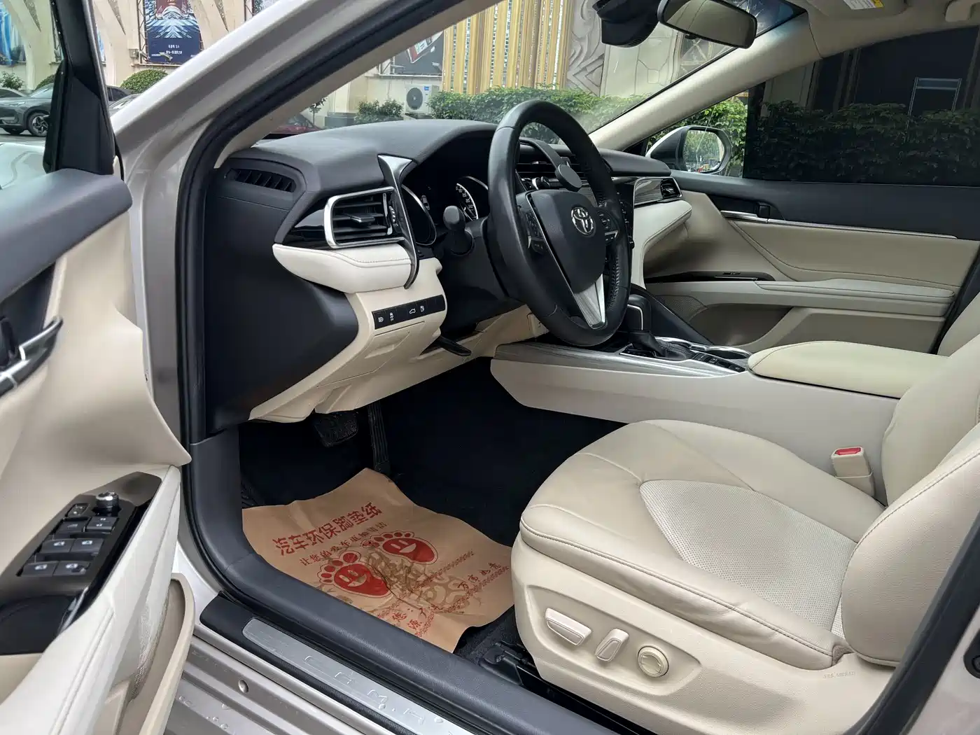 Toyota Camry 2018 Hybrid 2.5HG Luxury Edition фото 7