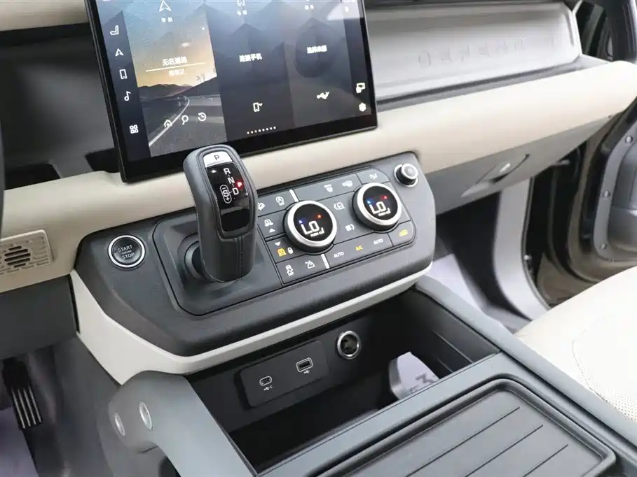 Land Rover Defender 2023 Model 90 3.0T P400 XS фото 14